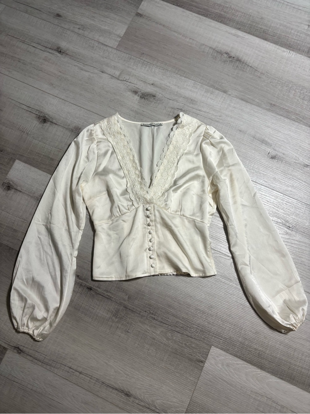 Abercrombie & Fitch Ivory Satin Lace Trim Button Front Blouse Y2K Style Sz Small